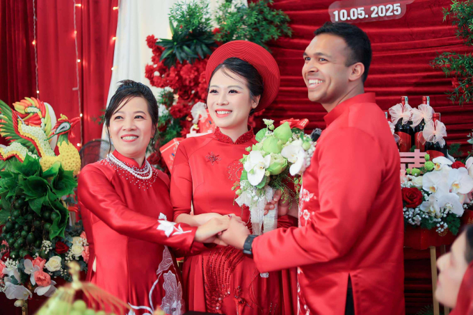 Đôi uyên ương trong ngày cưới ở Việt Nam, hôm 10/5. Ảnh: Nhân vật cung cấp