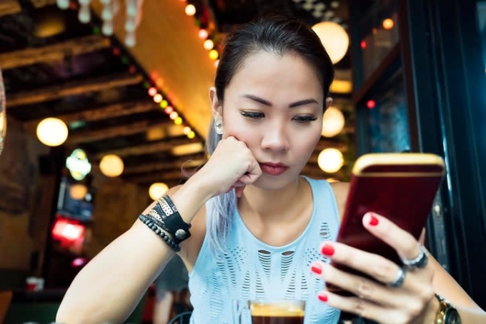 Gọi điện mà không nhắn tin có thể bị xem là bất lịch sự trong phép xã giao hiện đại. Ảnh: Yahoo