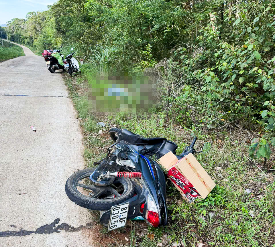 Cô giáo nằm chết bên đường với nhiều vết thương nghi dao đâm - Ảnh 1.