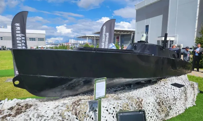 Nguyên mẫu xuồng không người lái Murena-300S của Nga tại triển lãm ARMY 2024 tháng 8/2024. Ảnh: TopWar