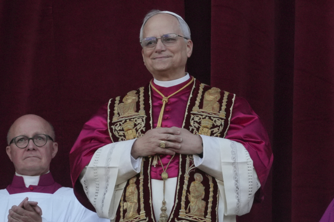 Tân Giáo hoàng Leo XIV tại Vương cung Thánh đường Thánh Peter ở Vatican ngày 8/5. Ảnh: AP