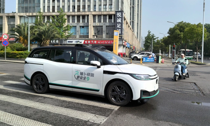 Robotaxi của Apollo Go tại thành phố Vũ Hán, Trung Quốc. Ảnh: Tartar