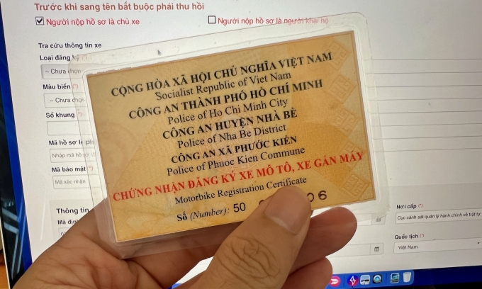 Việc mua, bán xe cũ qua tài khoản VNeID được thí điểm tại TP HCM từ tháng 5. Ảnh: Hồ Tân