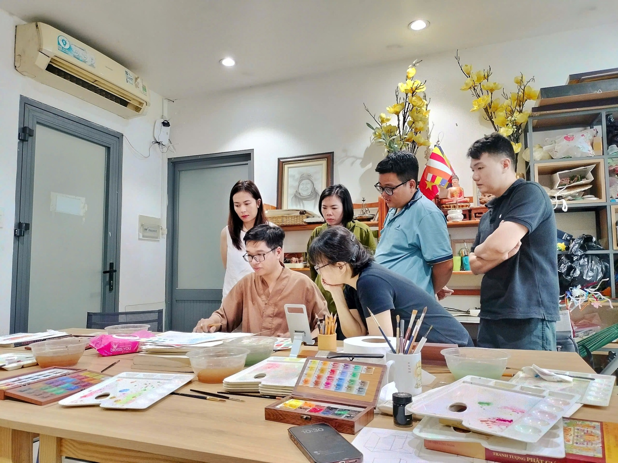 Giấc mơ hội họa Phật giáo của họa sĩ 9X - Ảnh 4. Giấc mơ hội họa Phật giáo của họa sĩ 9X - Ảnh 4.