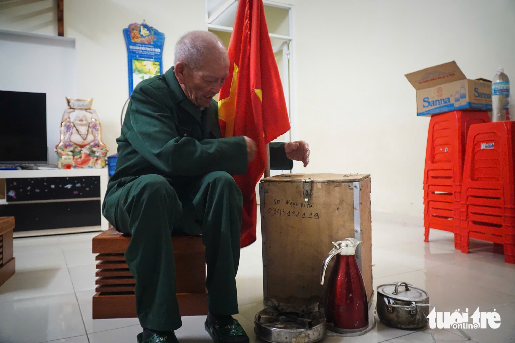 Cựu chiến binh đi xe máy hơn 1.300km vào TP.HCM xem diễu binh: 'Tôi đi ngắm hòa bình đất nước' - Ảnh 2. Cựu chiến binh đi xe máy hơn 1.300km vào TP.HCM xem diễu binh: 'Tôi đi ngắm hòa bình đất nước' - Ảnh 2.