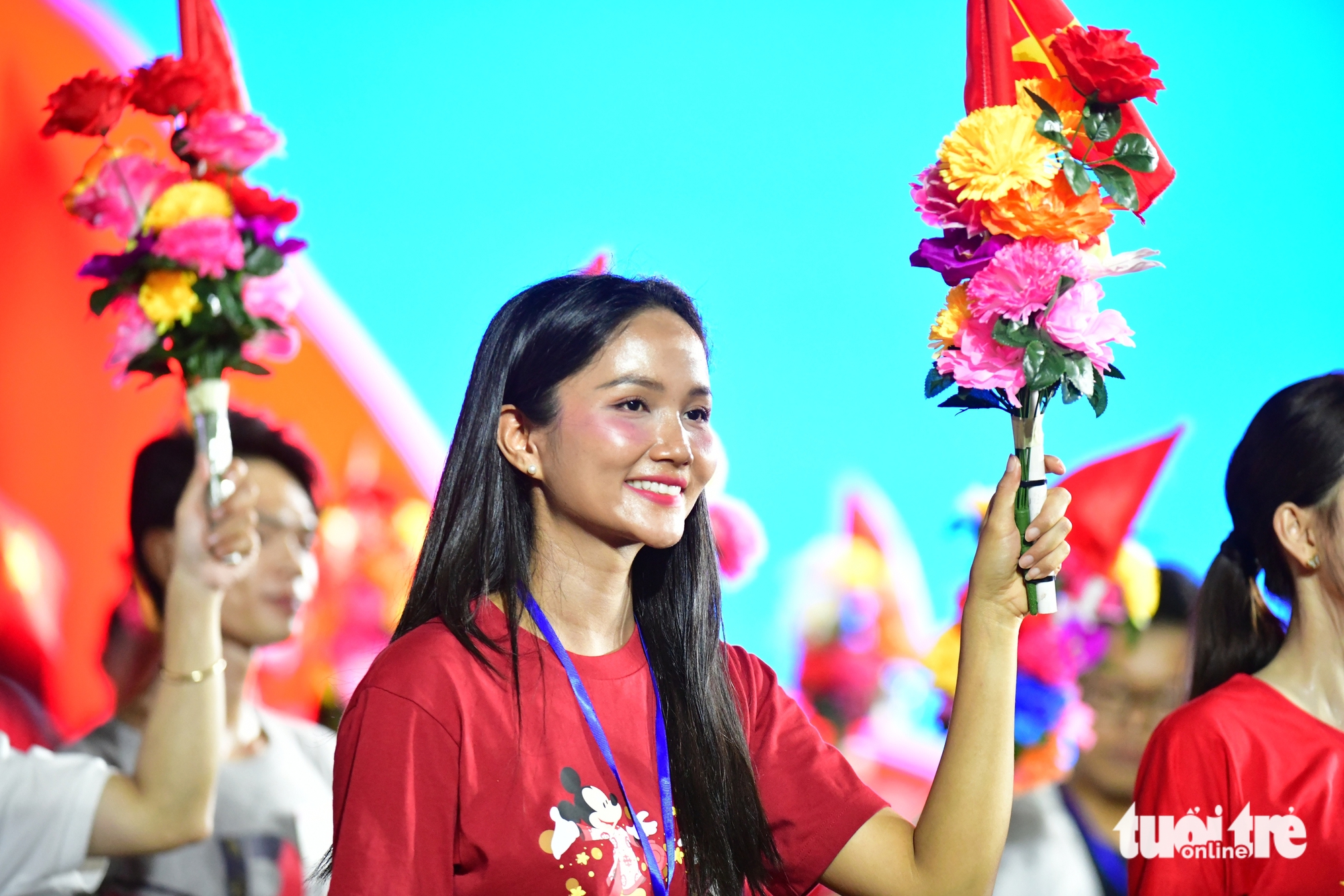 Đoàn phim Địa đạo, cùng nhiều nghệ sĩ, hoa hậu diễu hành đêm sơ duyệt - Ảnh 10.