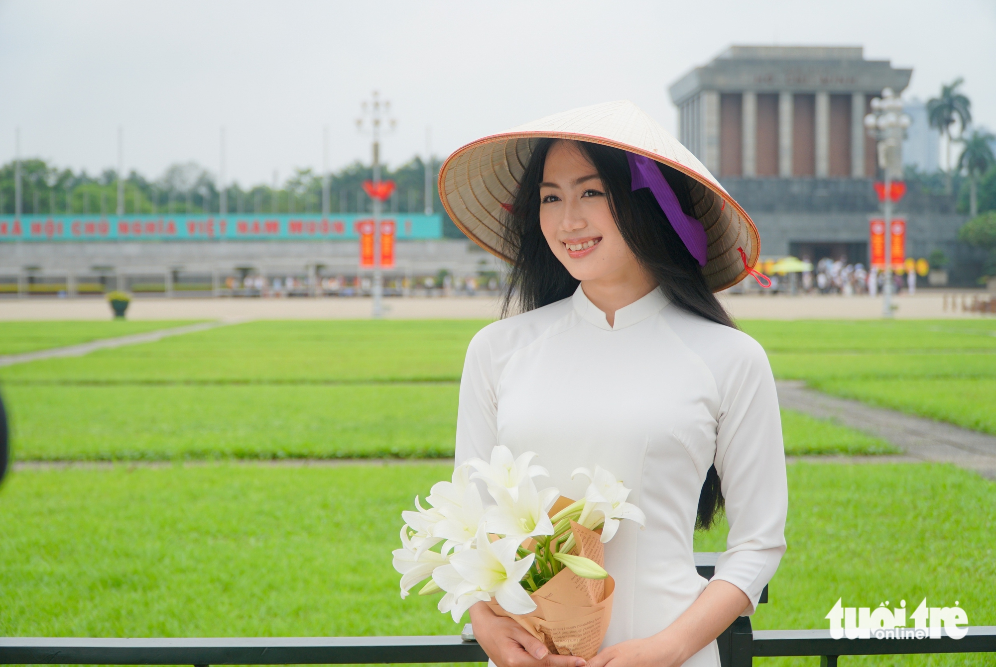 Kiếm tiền triệu mỗi ngày nhờ chụp ảnh mừng Ngày thống nhất - Ảnh 1. chụp ảnh - Ảnh 1.