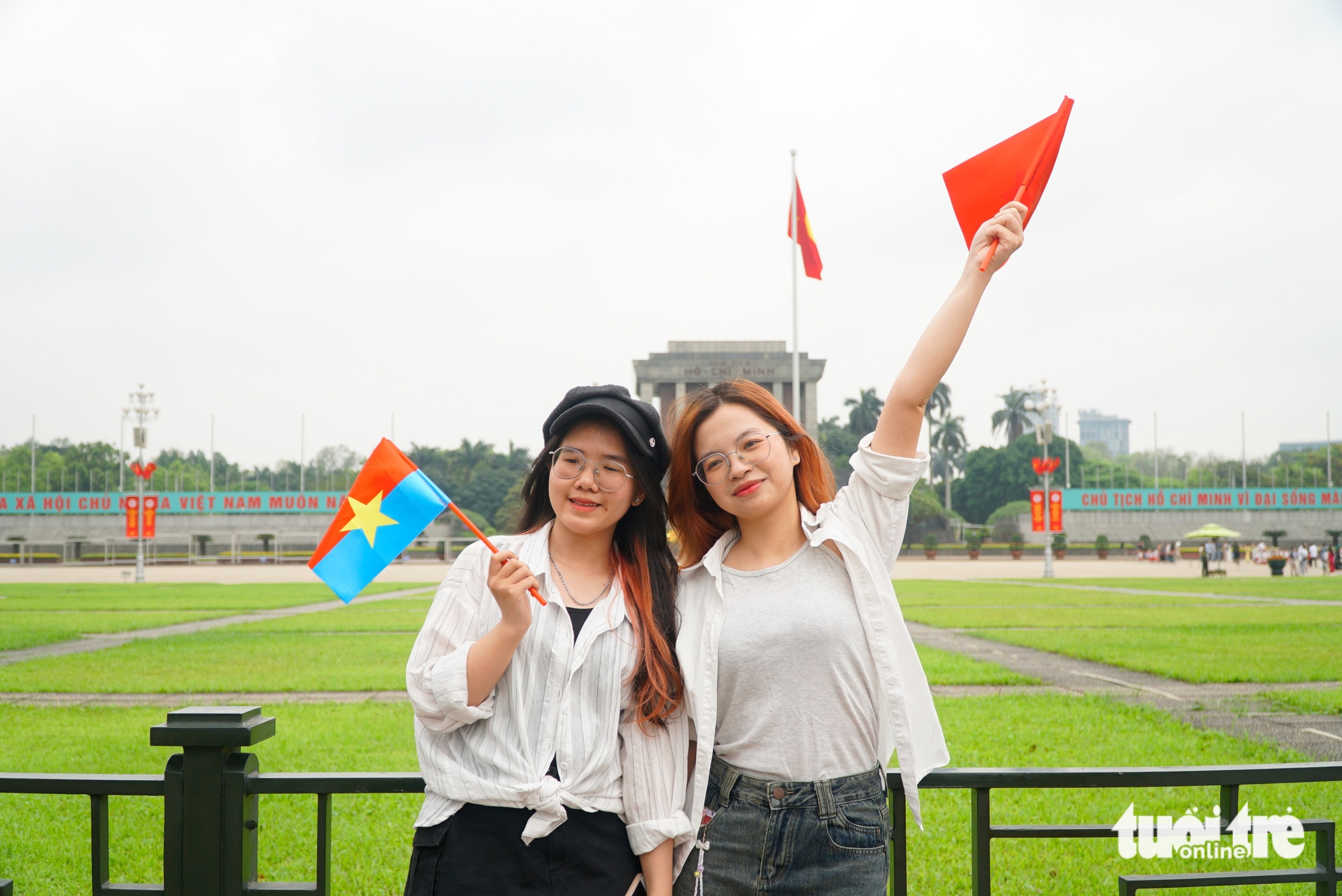 Kiếm tiền triệu mỗi ngày nhờ chụp ảnh mừng Ngày thống nhất - Ảnh 3. chụp ảnh - Ảnh 3.