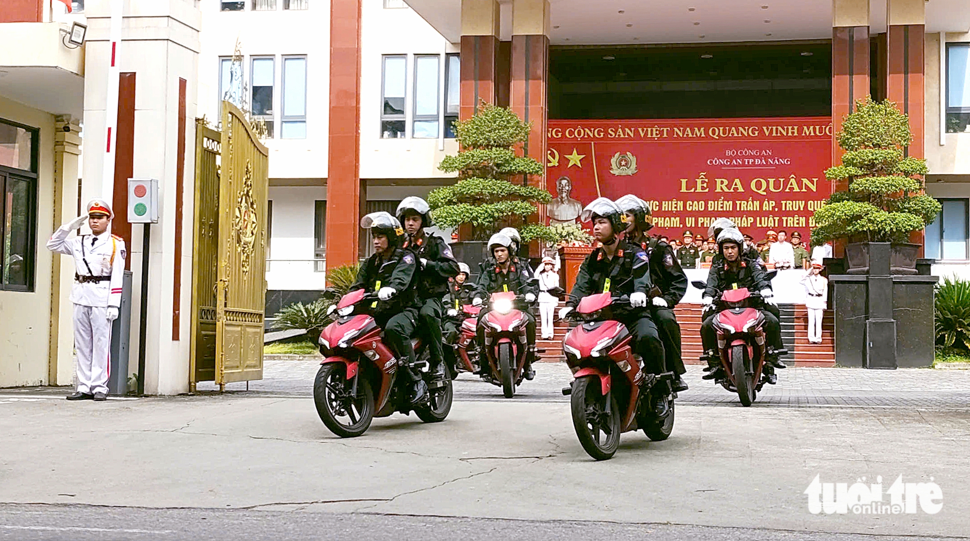 Đà Nẵng đồng loạt chốt chặn, kiểm tra, phòng chống tội phạm trên đường phố - Ảnh 1.