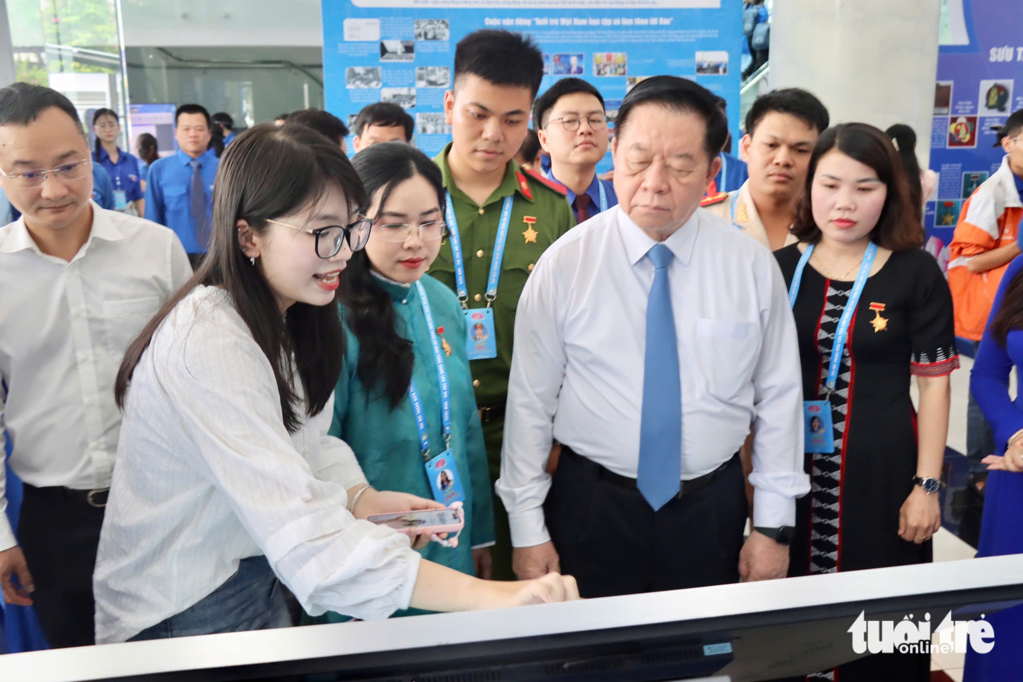 Hòa Minzy, - Ảnh 1. thanh niên tiên tiến - Ảnh 4.