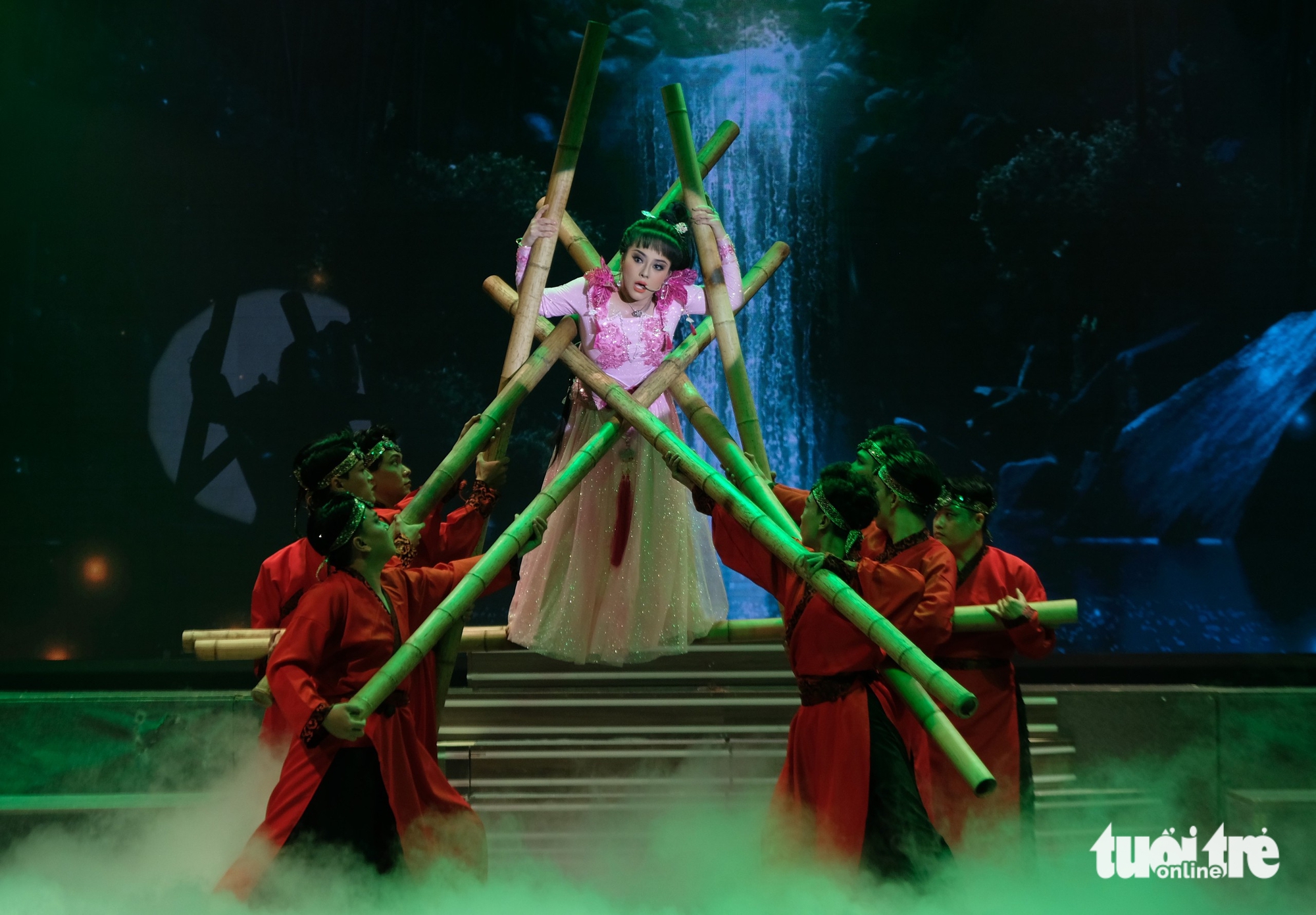 Huỳnh Long rần rần cho ngày trở lại - Ảnh 4. Huỳnh Long - Ảnh 4.
