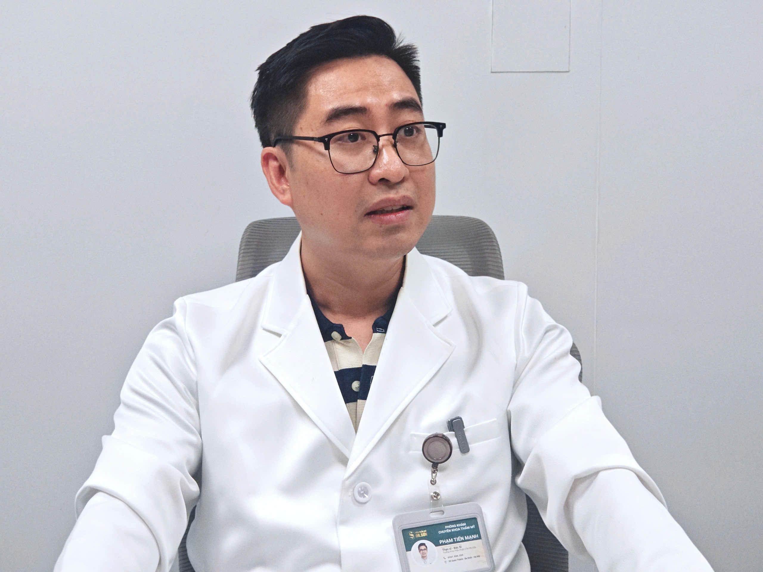 Bác sĩ kể lại chuyện cứu cô gái co giật vì tai nạn và dòng chữ ‘lạ’ trên xe - Ảnh 2. bác sĩ - Ảnh 2.