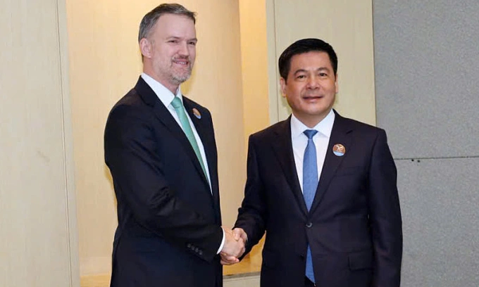 Bộ trưởng Công Thương Nguyễn Hồng Diên và Trưởng Đại diện Thương mại Mỹ Jamieson Greer tại phiên đàm phán, ngày 16/5. Ảnh: MOIT