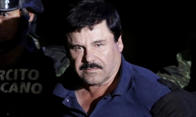 Trùm ma túy El Chapo khi bị áp tải đến Bộ Tư pháp ở thủ đô Mexico City hồi tháng 1/2016. Ảnh: Reuters