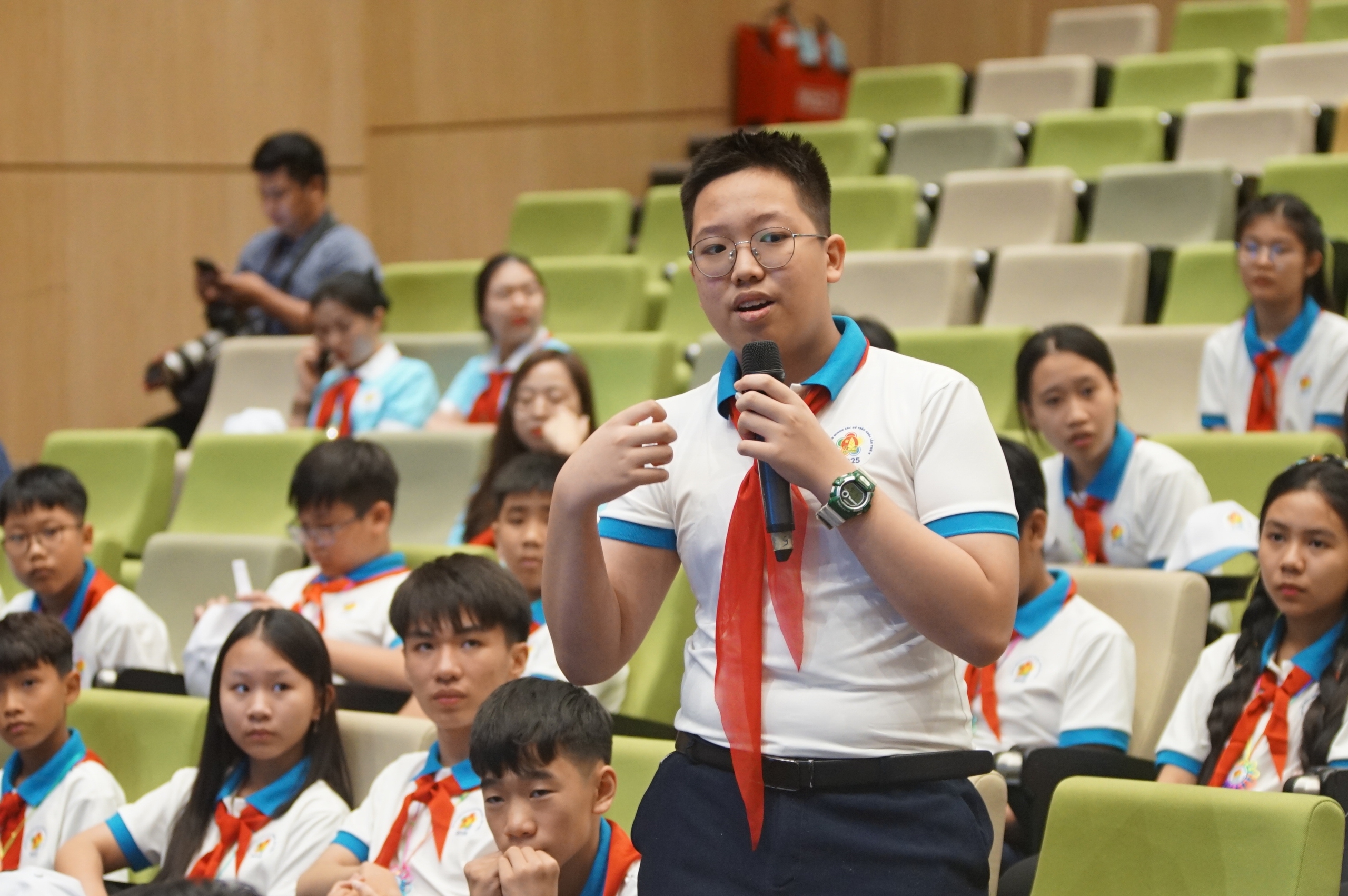 Đại biểu học lớp 6 làm chatbot, hiến kế cho tập đoàn công nghệ bồi dưỡng nhân tài - Ảnh 5.
