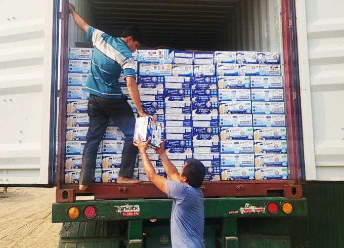 Số hàng lậu cảnh sát phát hiện, Ảnh: Nhật Vy
