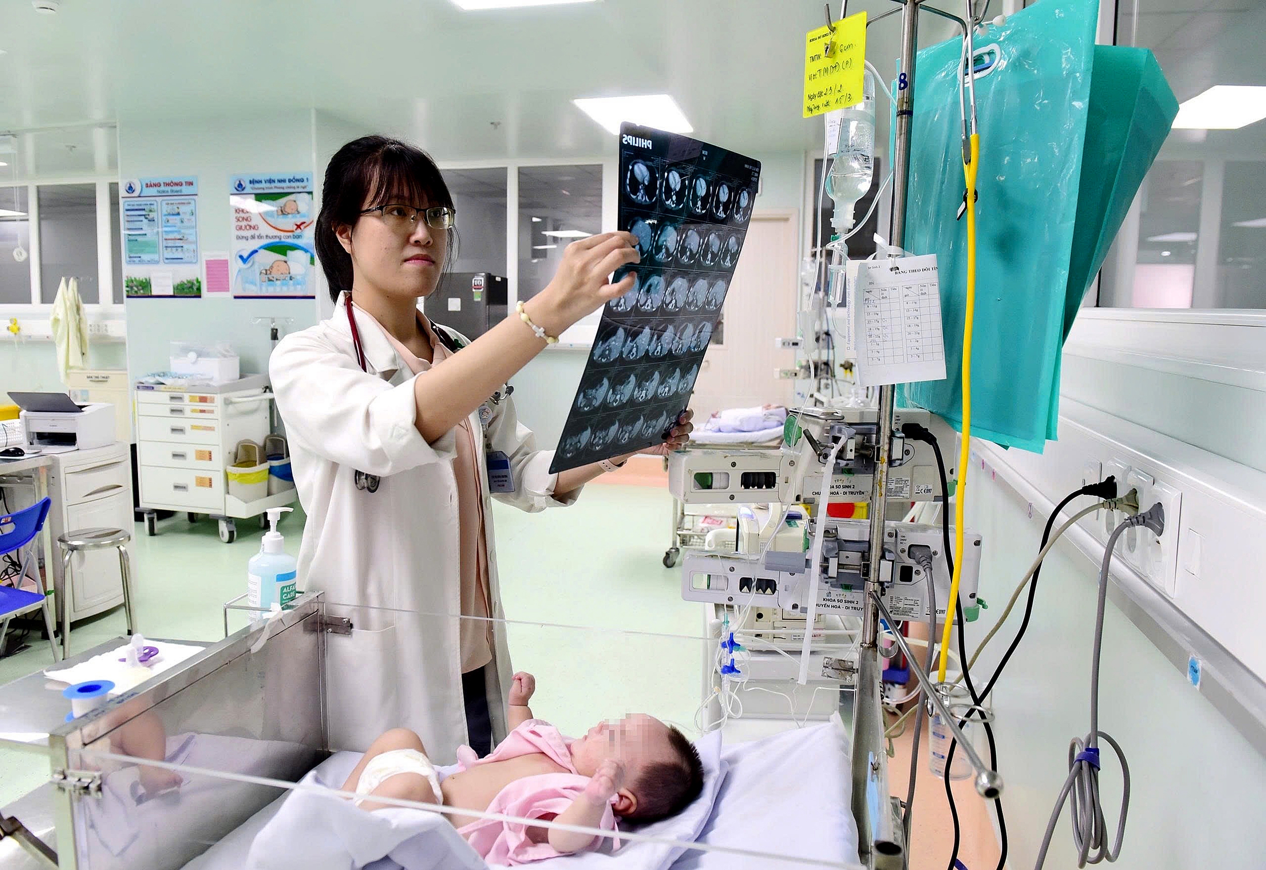 Nữ bác sĩ trẻ thích 'chinh phục' khó khăn - Ảnh 1. bác sĩ - Ảnh 1.