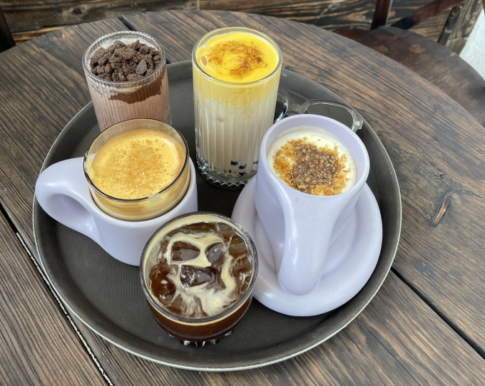 Carbohydrate xấu thường có trong nước ngọt, đồ ngọt góp phần dẫn tới rối loạn mỡ máu. Ảnh: Đình Lâm