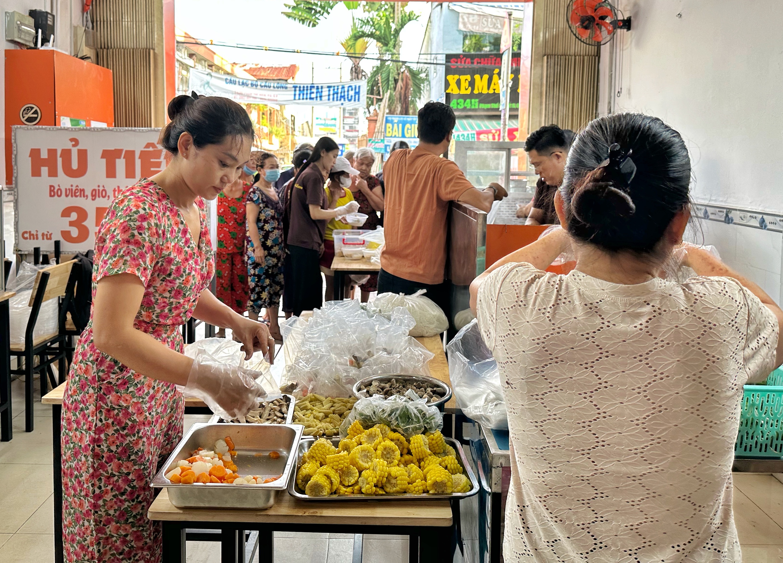 Nhận cơm chay miễn phí ở TP . HCM dịp lễ Phật đản cho mọi người - Ảnh 4. Nhận cơm chay miễn phí ở TP . HCM dịp lễ Phật đản cho mọi người - Ảnh 4.
