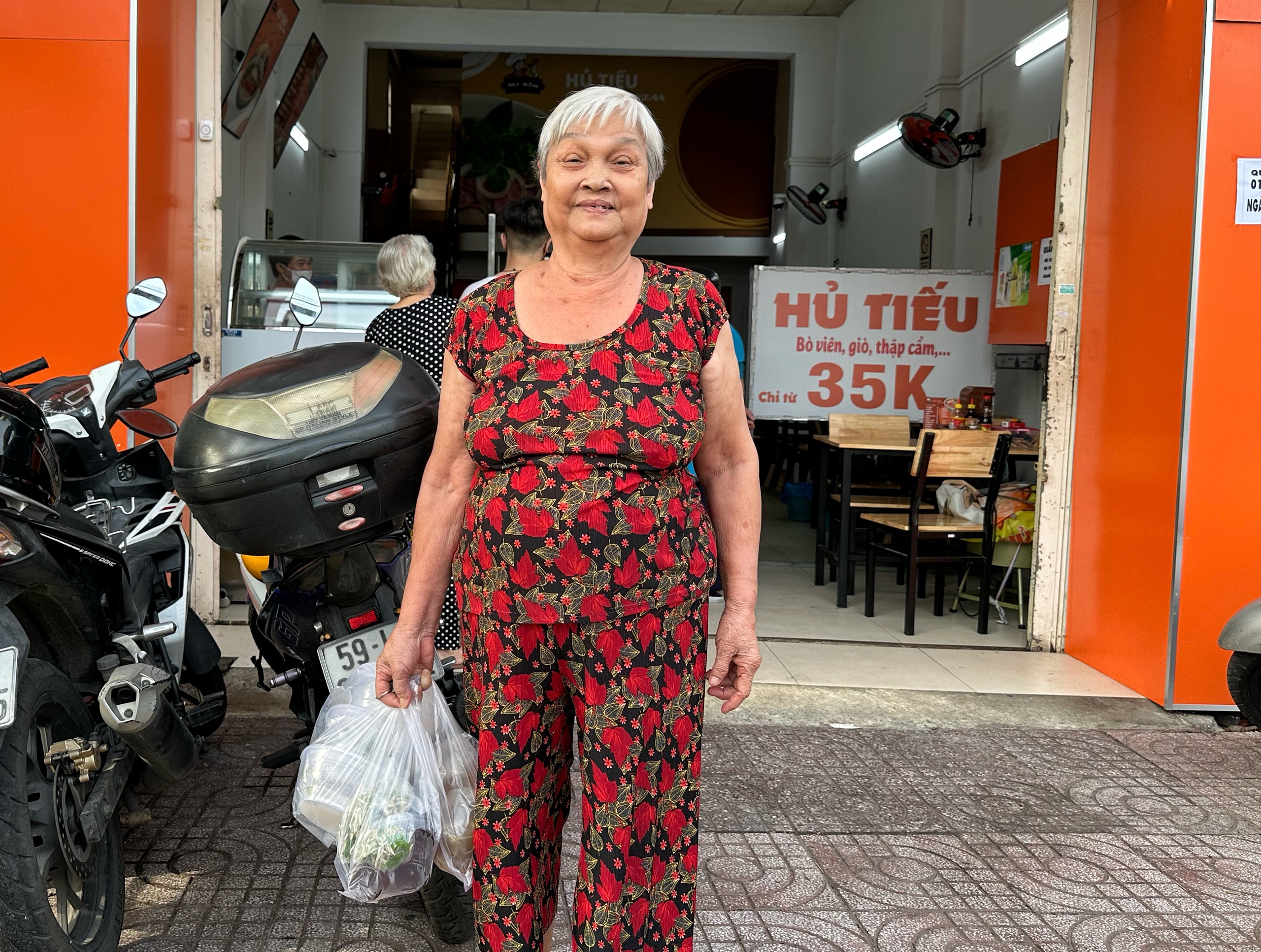 Nhận cơm chay miễn phí ở TP . HCM dịp lễ Phật đản cho mọi người - Ảnh 7. Nhận cơm chay miễn phí ở TP . HCM dịp lễ Phật đản cho mọi người - Ảnh 7.