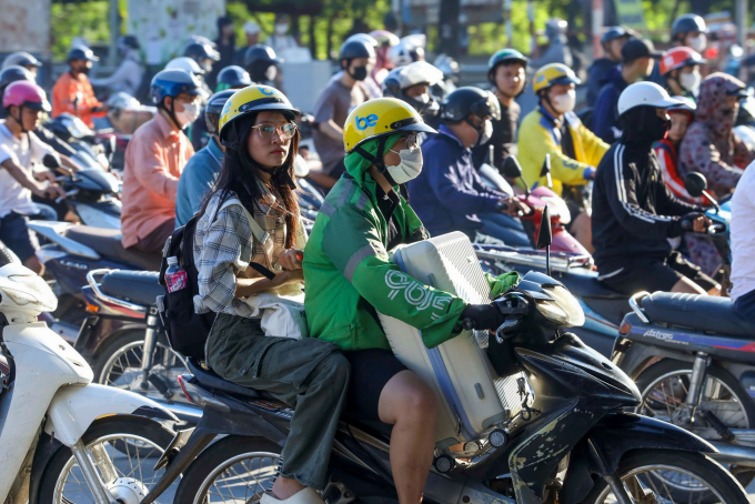 Hà Nội có hơn 6,5 triệu xe máy. Ảnh: Phạm Chiểu