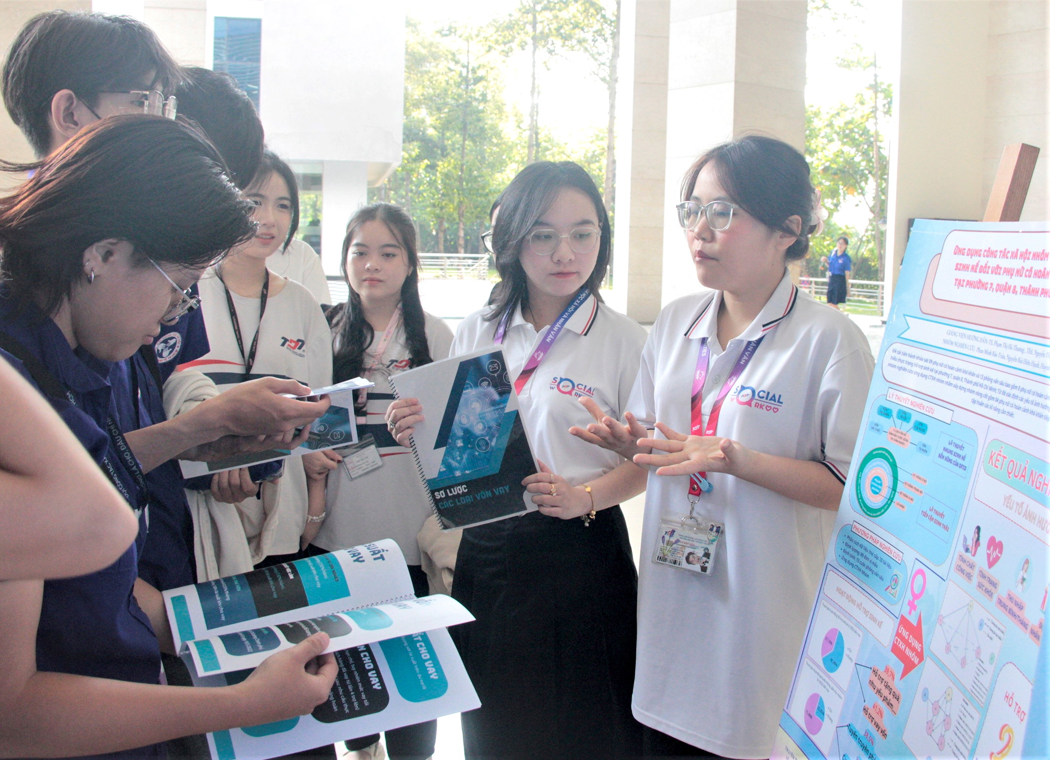 công tác xã hội - Ảnh 2.
