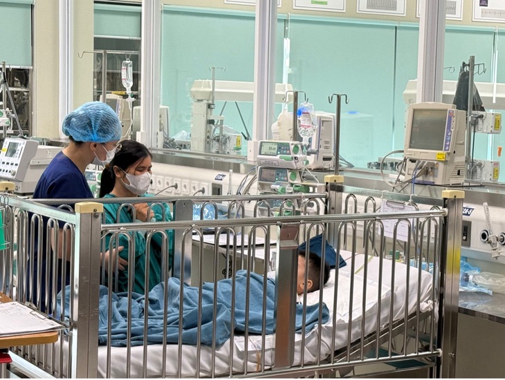 Ứng viện phí cấp cứu: Bệnh nhân khó, bệnh viện cũng khổ - Ảnh 1. Ứng viện phí cấp cứu: Bệnh nhân khó, bệnh viện cũng khổ - Ảnh 1.