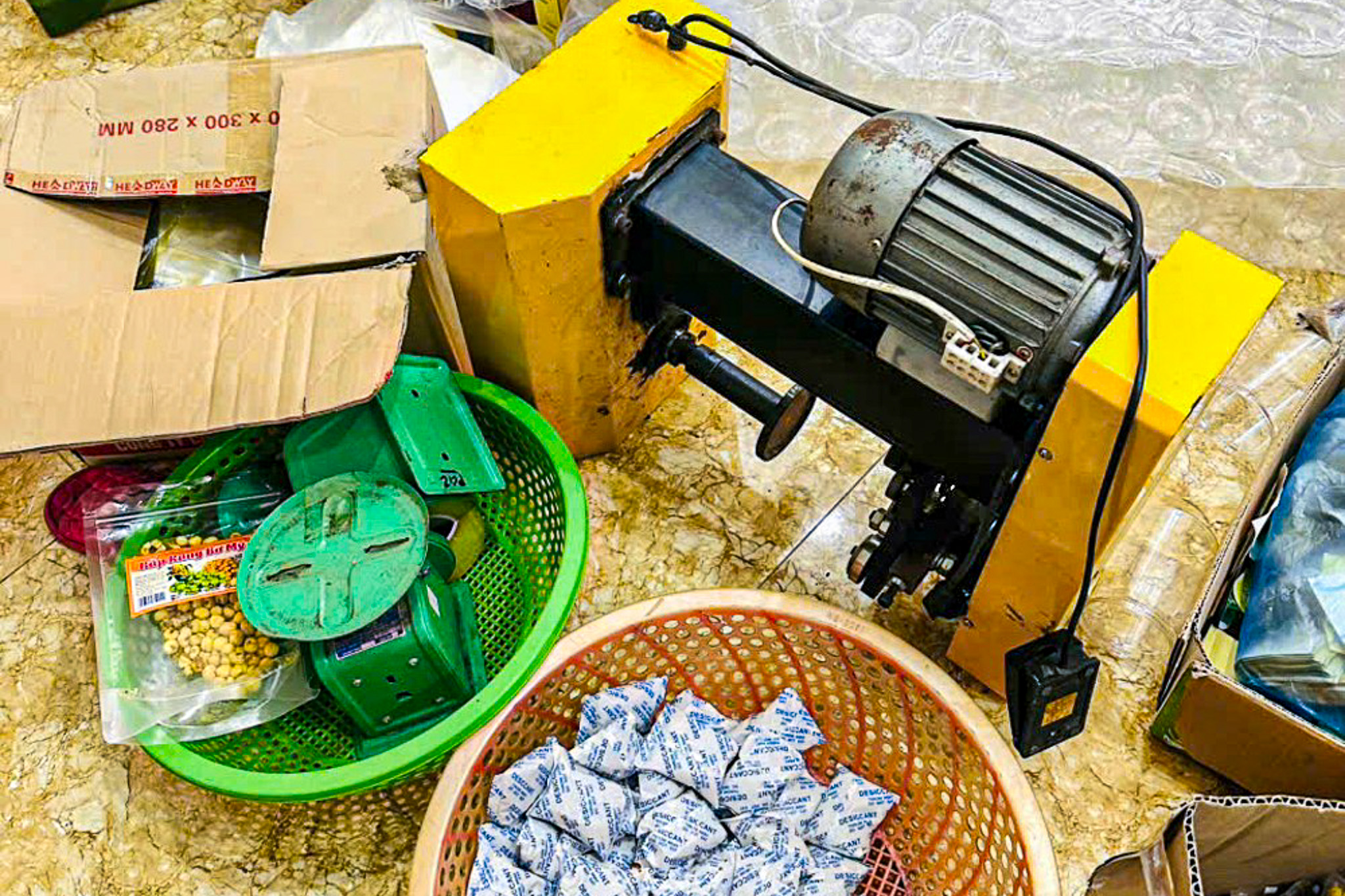 Khởi tố người làm giả đặc sản Đà Lạt, gà xé cay ngon mê say - Ảnh 3. đà lạt - Ảnh 2.
