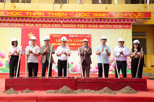 Lễ khởi công công trình thư viện tại trường THCS Tân Trào. Ảnh: Đức Minh