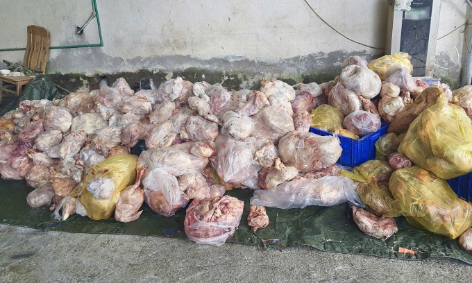 Số cổ, cánh đổi màu, bốc mùi tại hộ kinh doanh tại Vị Xuyên (Hà Giang). Ảnh: QLTT