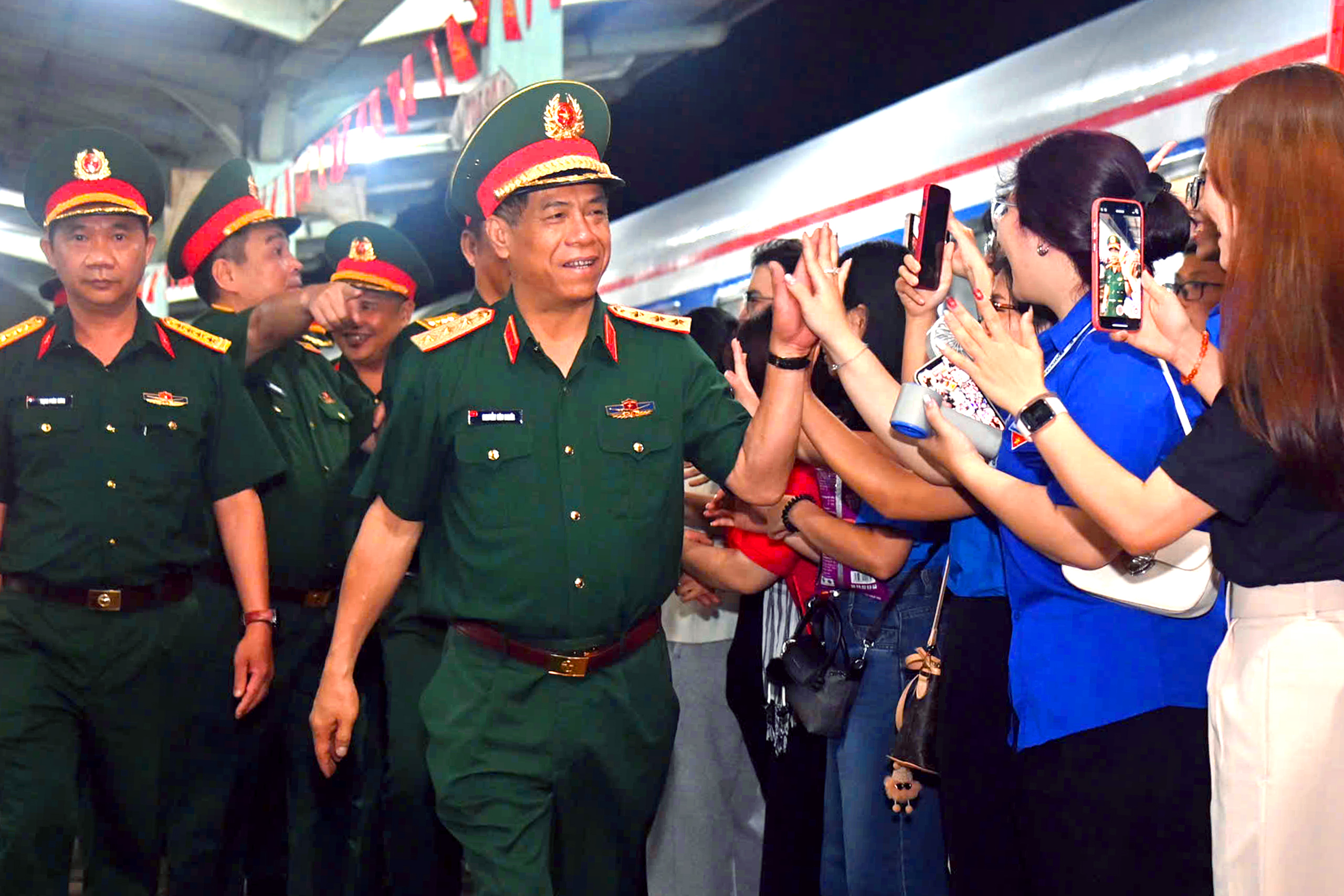 diễu binh - Ảnh 2.