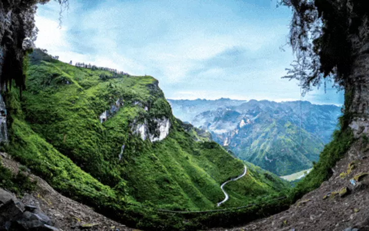 Ngủ trên vách núi cheo leo cao 1.600m: Trải nghiệm mạo hiểm mới tại Hồ Nam, Trung Quốc - Ảnh 4.