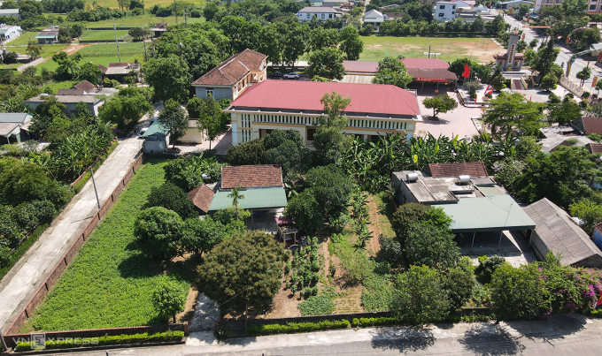 Khu vườn rộng hơn 2.000 m2 của gia đình bà Đường và Tường giáp với trụ sở UBND thị trấn Kỳ Đồng. Ảnh: Đức Hùng