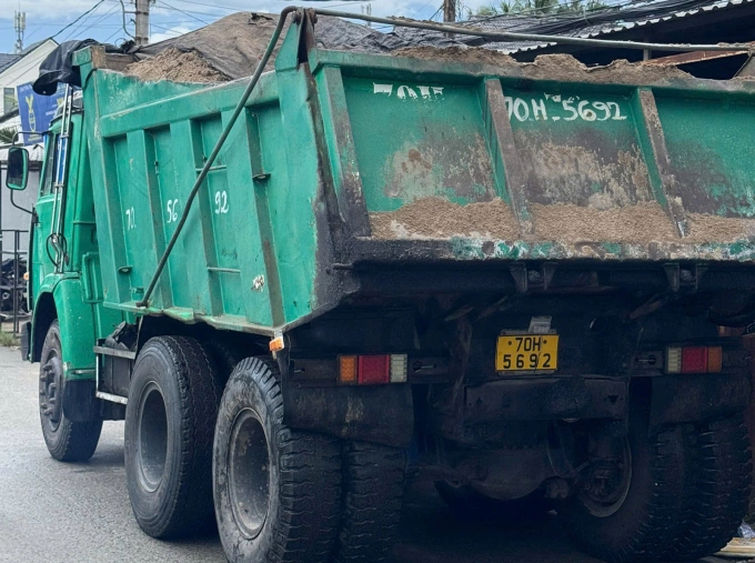 Xe ben gây hư hỏng cầu Bà Lễ ở quận Ninh Kiều, TP Cần Thơ, chiều 21/5. Ảnh: An Bình