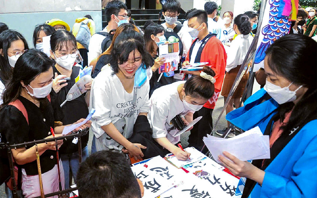 Đầy kinh nghiệm hoạt động vẫn trầy trật tìm việc làm - Ảnh 1. tìm việc - Ảnh 1.