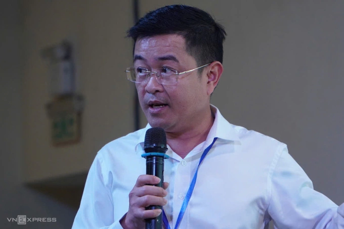 Trung tá Lê Minh Dương đề xuất tại hội thảo. Ảnh: Trần Hóa