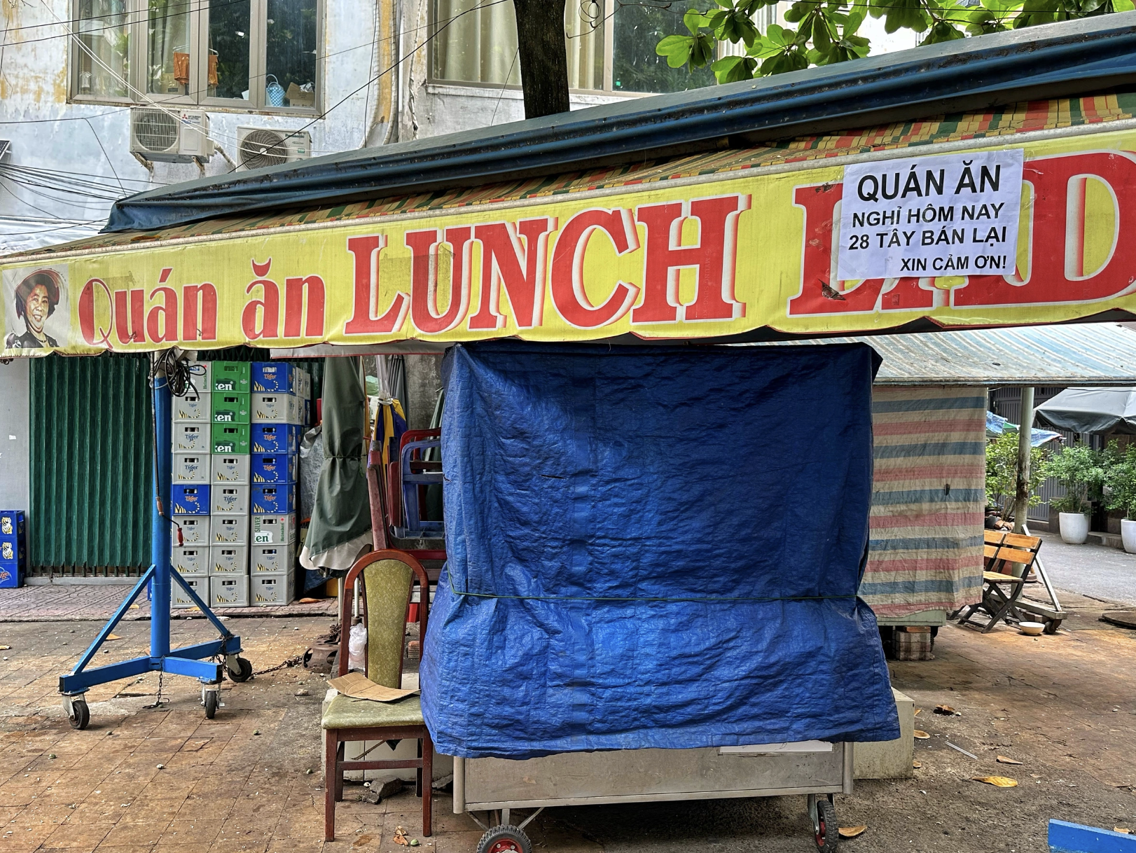 Bà chủ qua đời ở Canada: Quán The Lunch Lady ở TP.HCM vừa ra thông báo mới- Ảnh 1. Bà chủ qua đời ở Canada: Quán The Lunch Lady ở TP.HCM vừa ra thông báo mới- Ảnh 1.