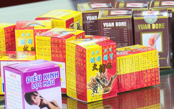 Xác minh hàng nghìn hộp thực phẩm chức năng đổ đống tại bãi đất trống TP.HCM - Ảnh 8.