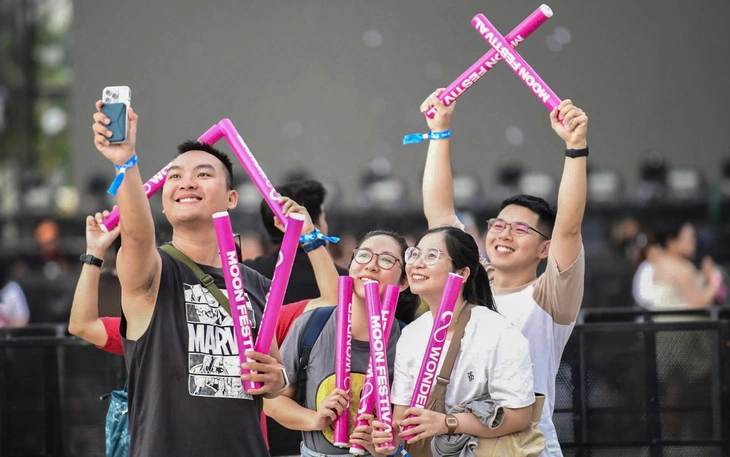 Gọi người trẻ là 'thế hệ cợt nhả' liệu có nên? - Ảnh 1. Gọi người trẻ là 'thế hệ cợt nhả' liệu có nên? - Ảnh 1.